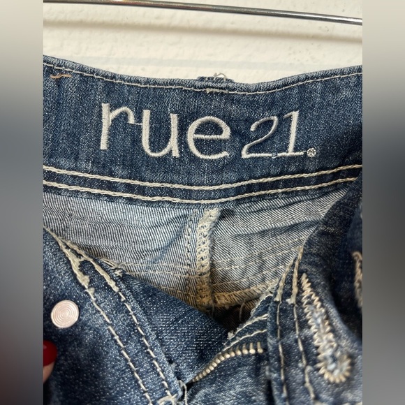 Rue 21 RIP Distressed Womens Capri Blue Jean Pants 3/4 Beach Summer Wear Stretch - Picture 12 of 16